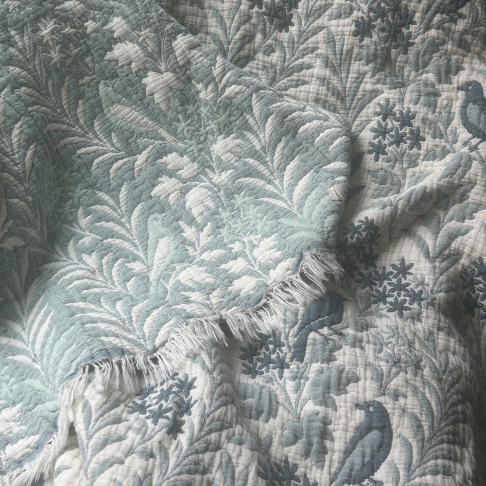 Quilted 100% Organic Cotton Bedspread KING Luxury Birds in Spring New With Tags - Picture 13 of 15